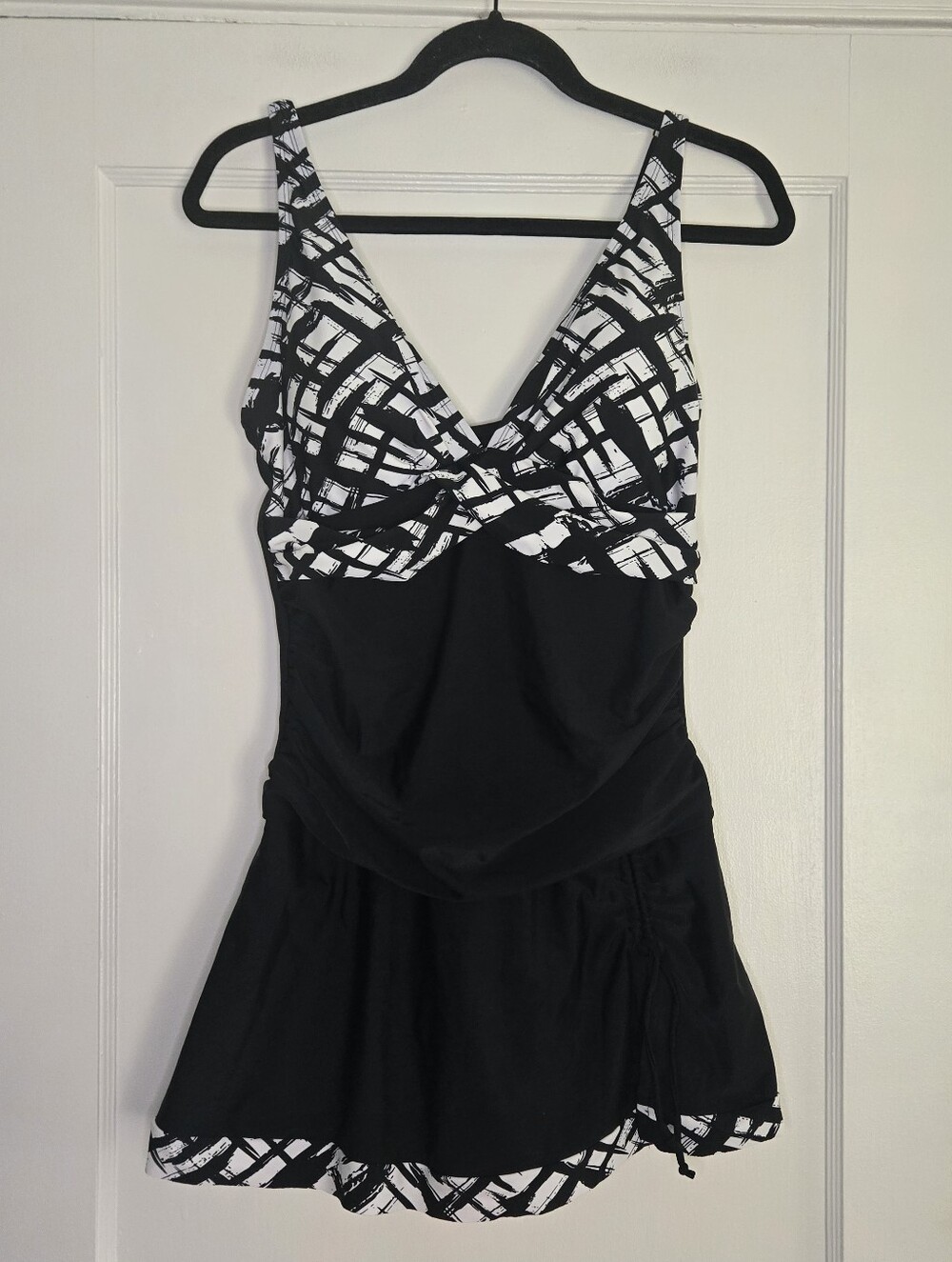 Shore Shapes Black & White Patterned One-Piece Swim Dress Women's 12